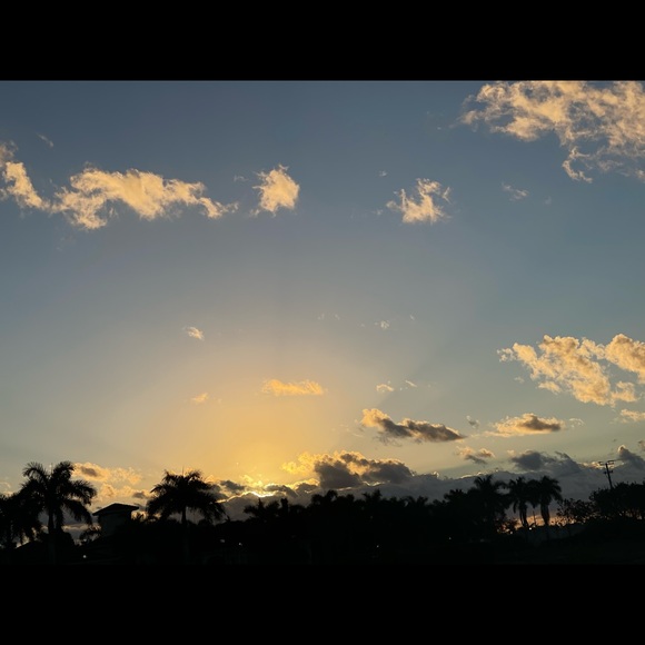 Meet your Posher - Picture 4 of 5